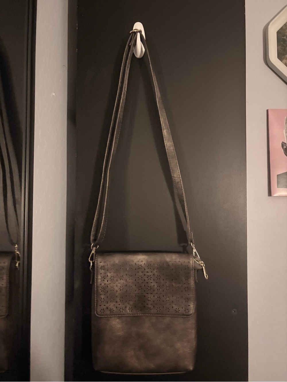 Women’s Black Crossbody Shoulder Bag - Classic Everyday Carry